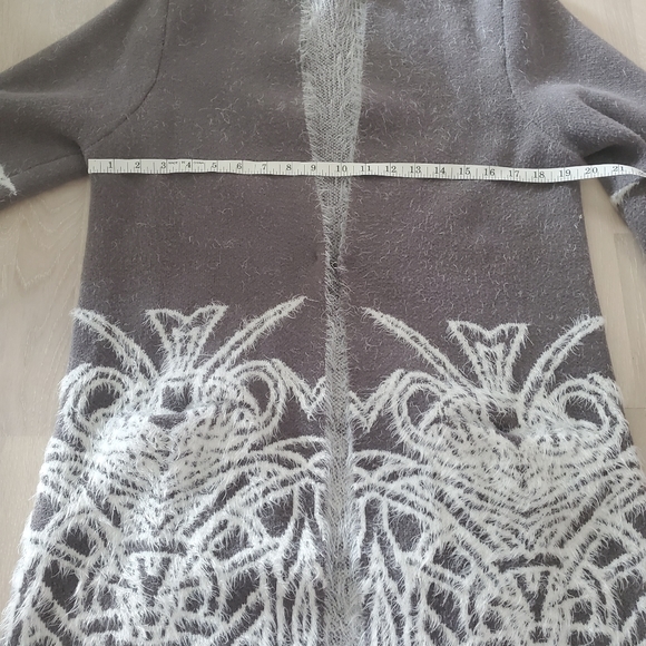 Laura Grey and White Sweater with Filigree Inspired Design Size Medium - Picture 12 of 13